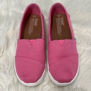 Toms pink canvas shoes